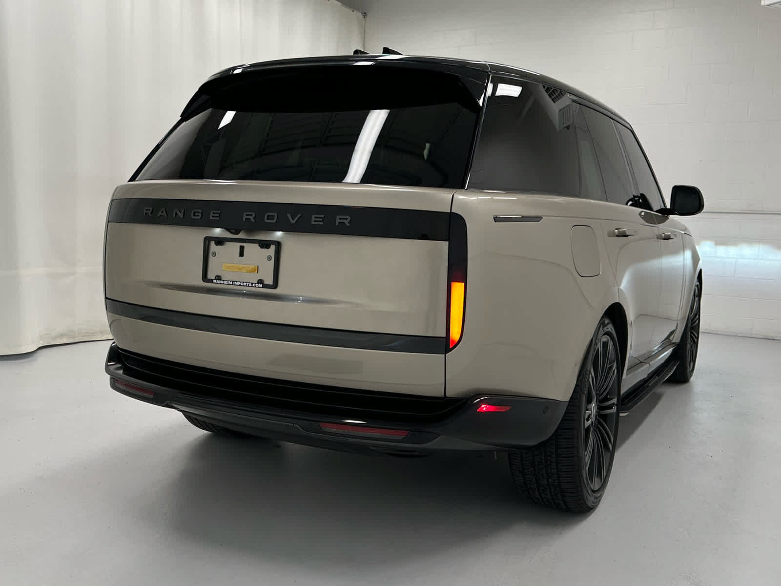Used 2024 Land Rover Range Rover SE AWD/4WD image 6