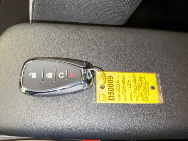 Used 2025 Chevrolet TrailBlazer LT image 30