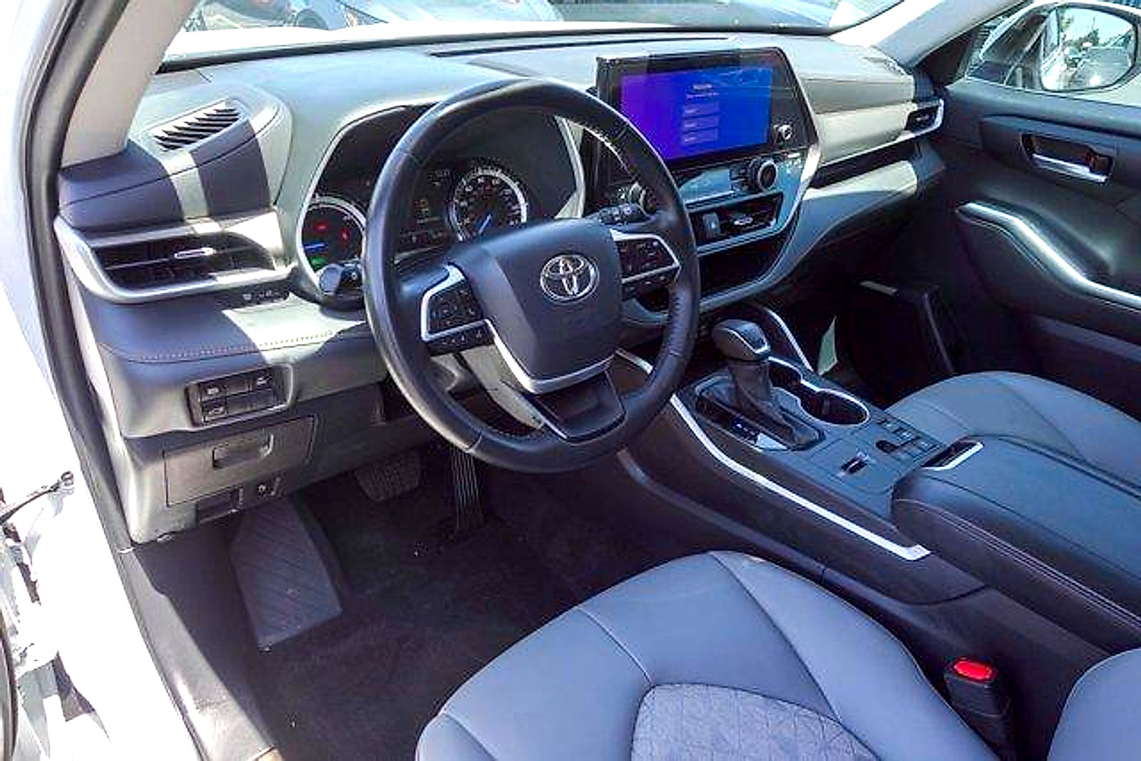 Used 2023 Toyota Highlander Bronze Edition AWD/4WD image 10