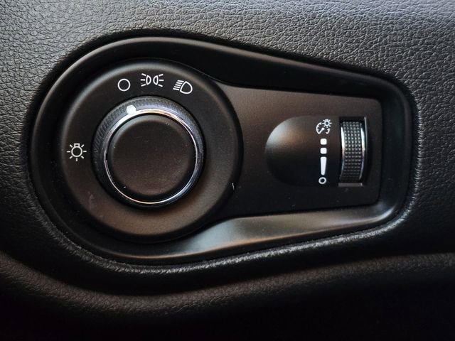 Used 2017 Jeep Renegade Sport w/ Power & Air Group image 32