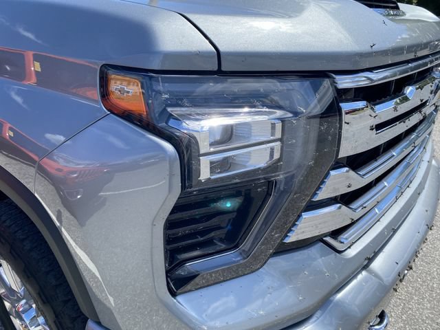Used 2024 Chevrolet Silverado 2500 High Country w/ High Country Premium Package AWD/4WD image 4