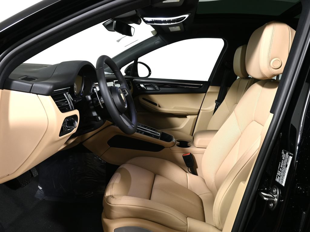 New 2026 Porsche Macan AWD/4WD image 5