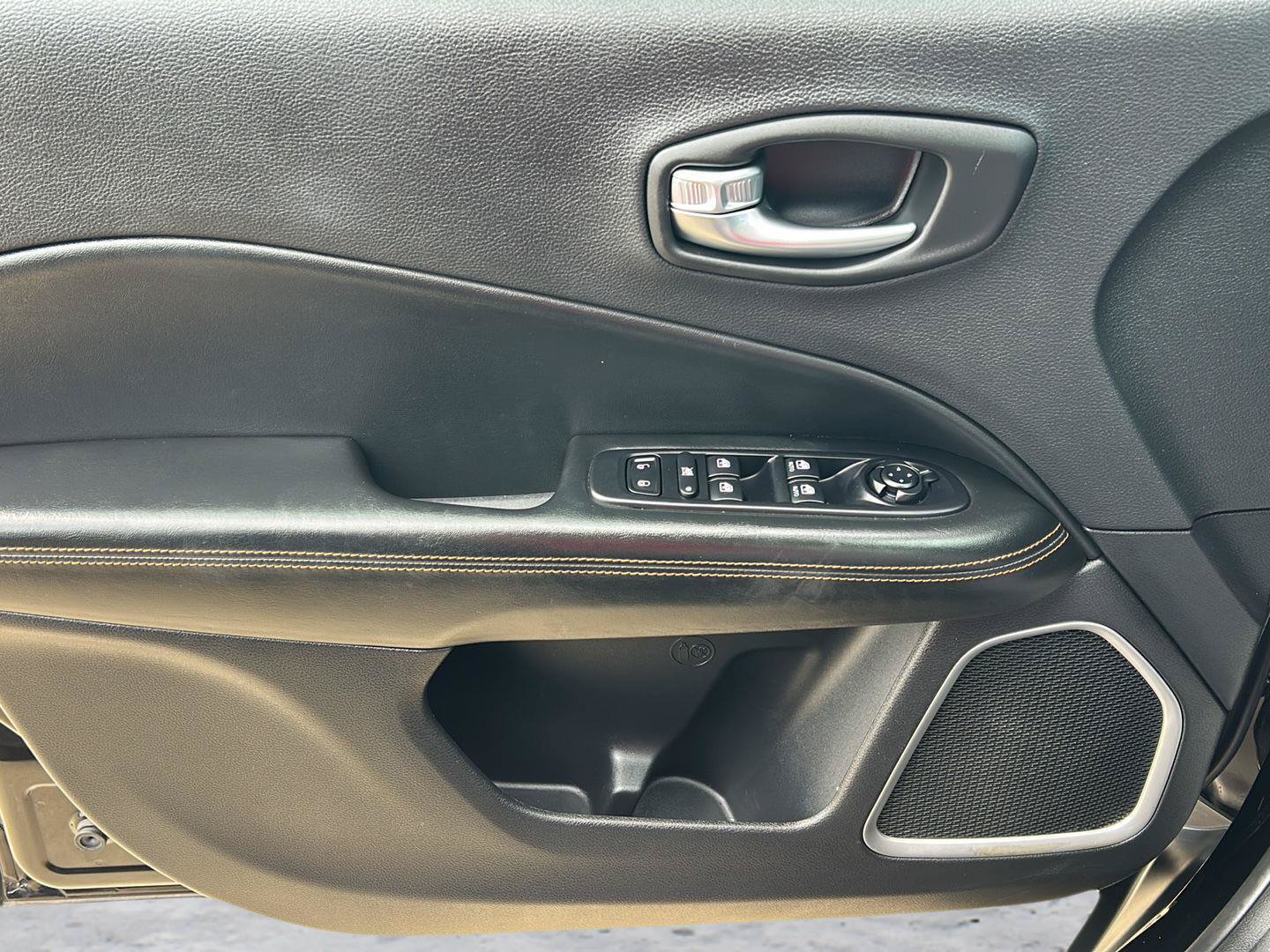Used 2021 Jeep Compass Limited AWD/4WD image 11