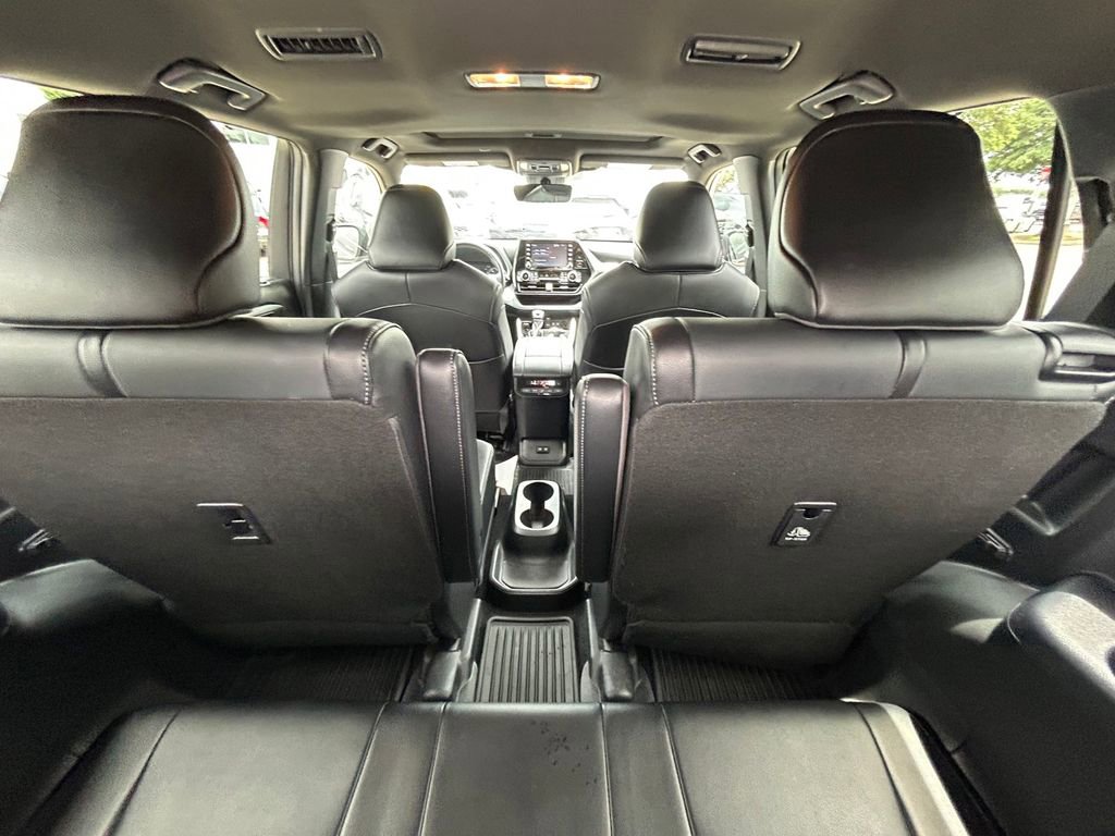 Used 2021 Toyota Highlander XSE FWD image 16
