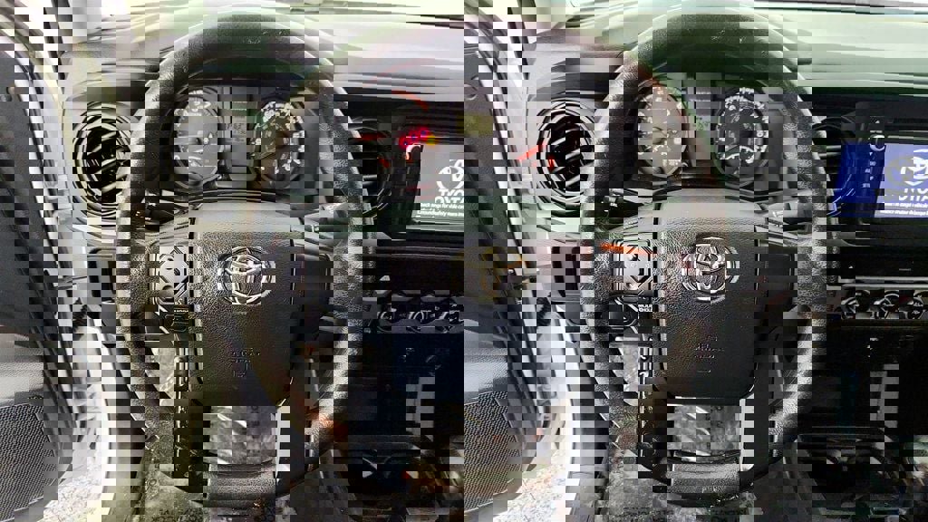 Used 2017 Toyota Tacoma SR image 13