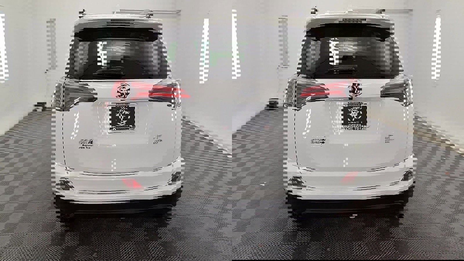 Used 2017 Toyota RAV4 LE image 3