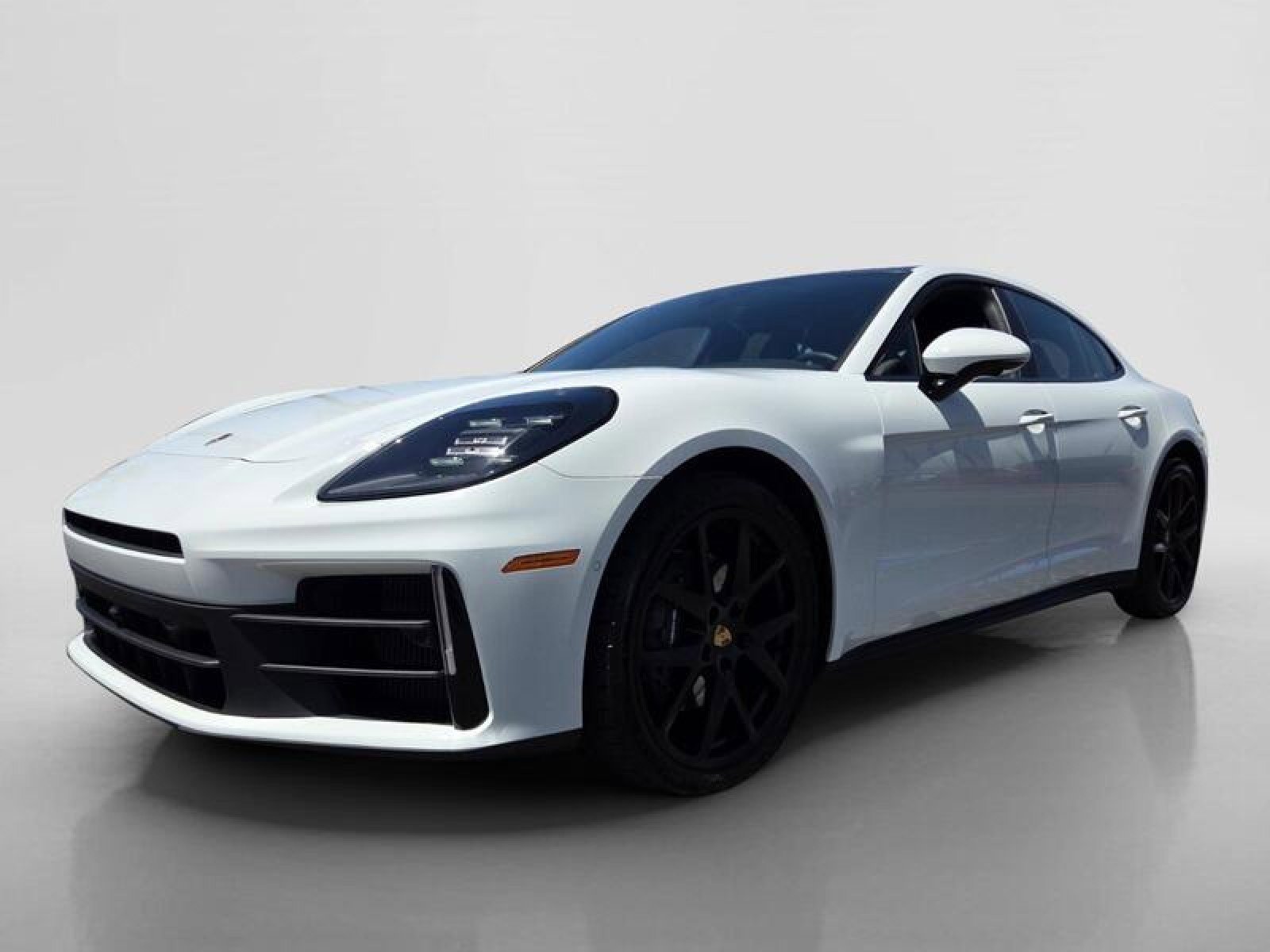 Used 2025 Porsche Panamera image 8