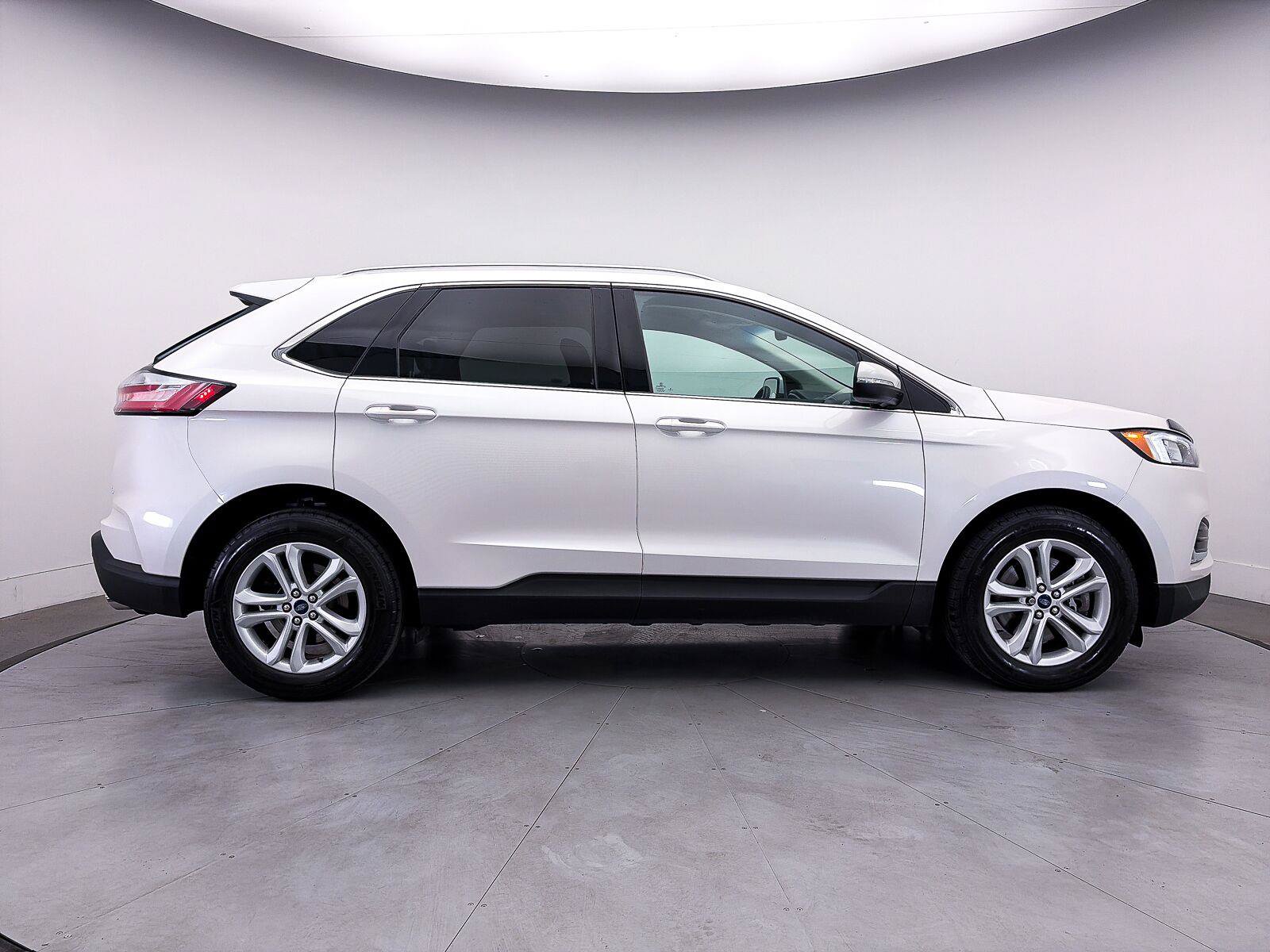 Used 2019 Ford Edge SEL w/ Cold Weather Package AWD/4WD image 40