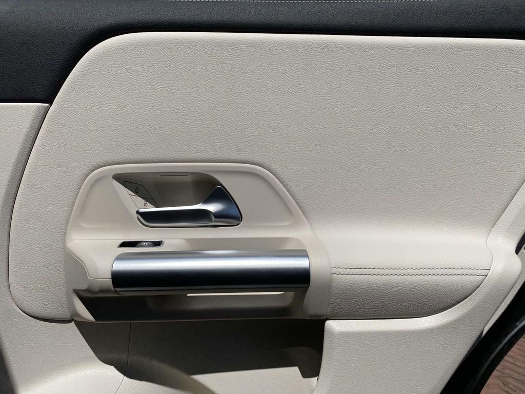 Certified 2025 Mercedes-Benz GLA 250 image 13