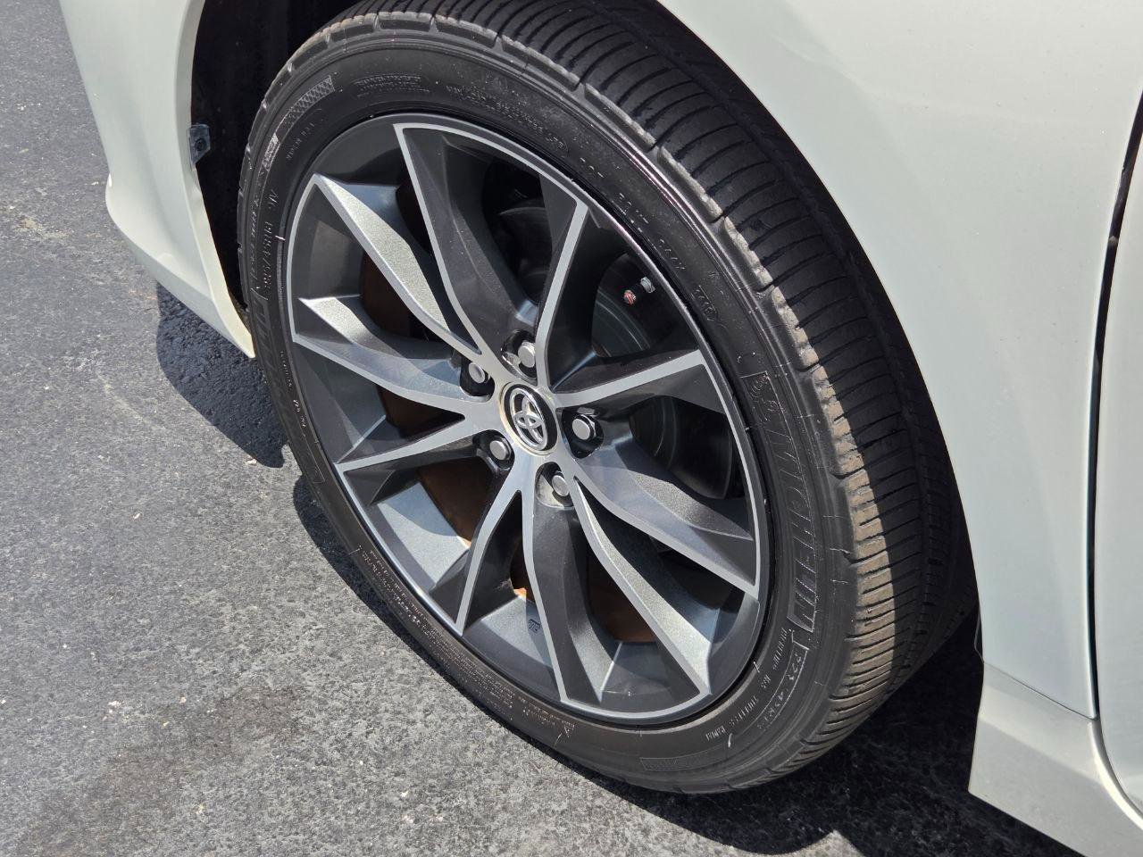 Used 2016 Toyota Camry XSE w/ Moonroof Package FWD image 11