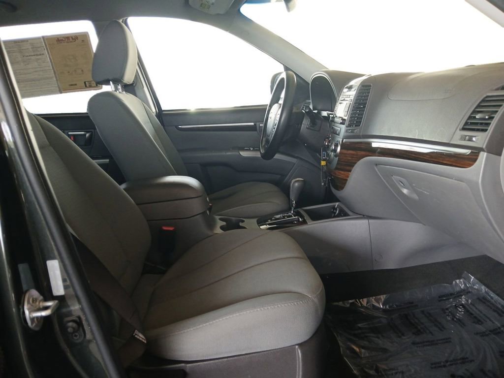 Used 2012 Hyundai Santa Fe GLS image 15