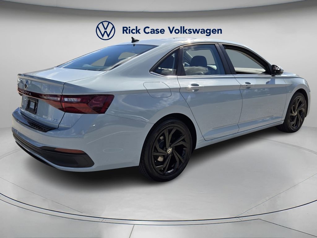 Certified 2025 Volkswagen Jetta SE w/ Sunroof Package image 6