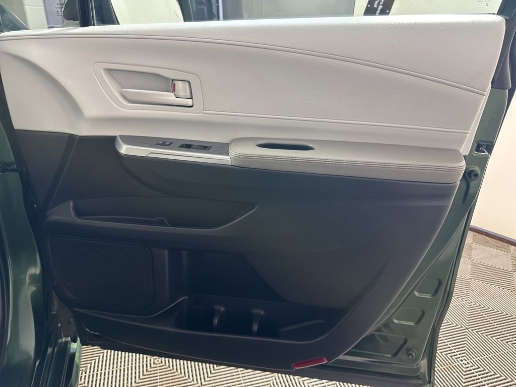 Used 2025 Toyota Sienna LE image 20