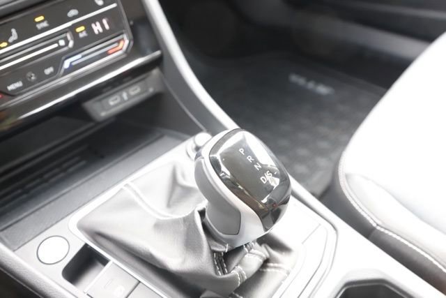 Used 2025 Volkswagen Jetta SE image 26