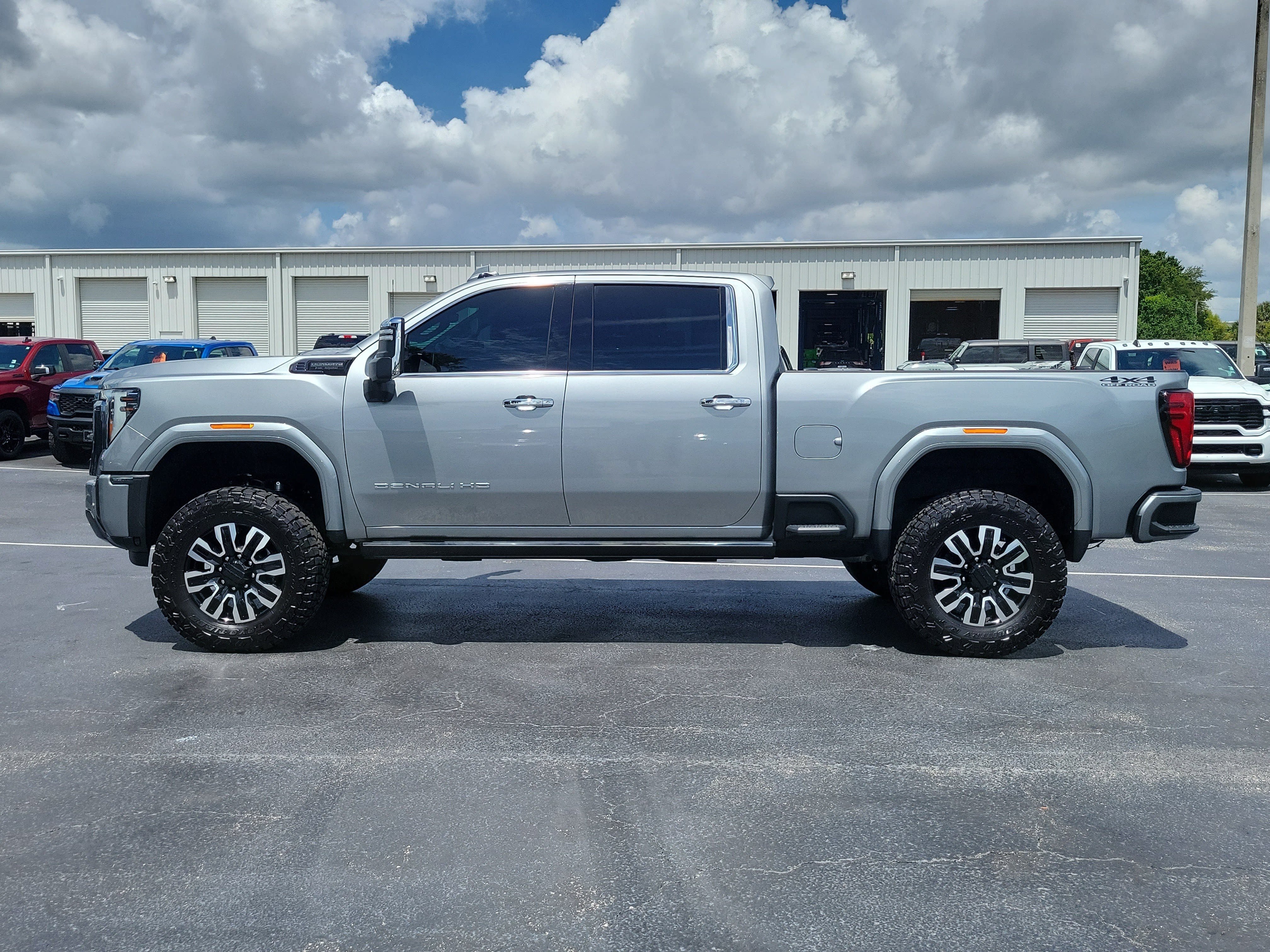 Used 2024 GMC Sierra 2500 Denali Ultimate AWD/4WD image 6