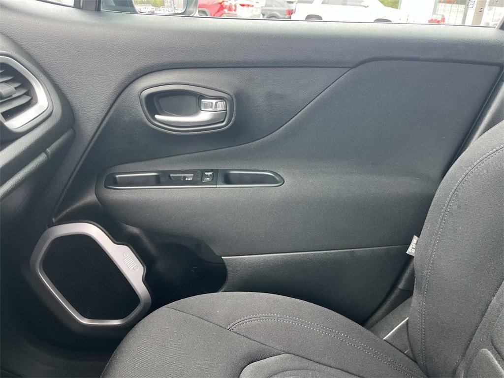 Used 2021 Jeep Renegade Latitude image 30