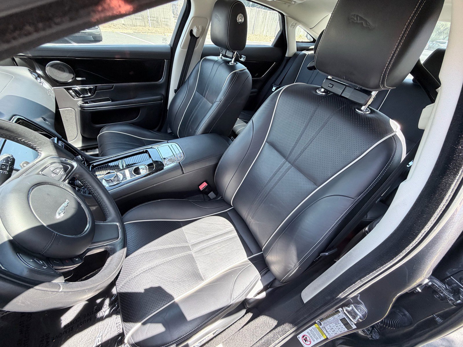 Used 2019 Jaguar XJ R-Sport RWD image 8