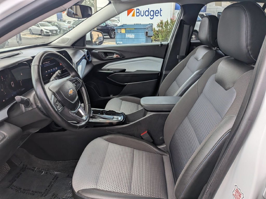 Used 2025 Chevrolet Trax LT w/ LT Convenience Package FWD image 15