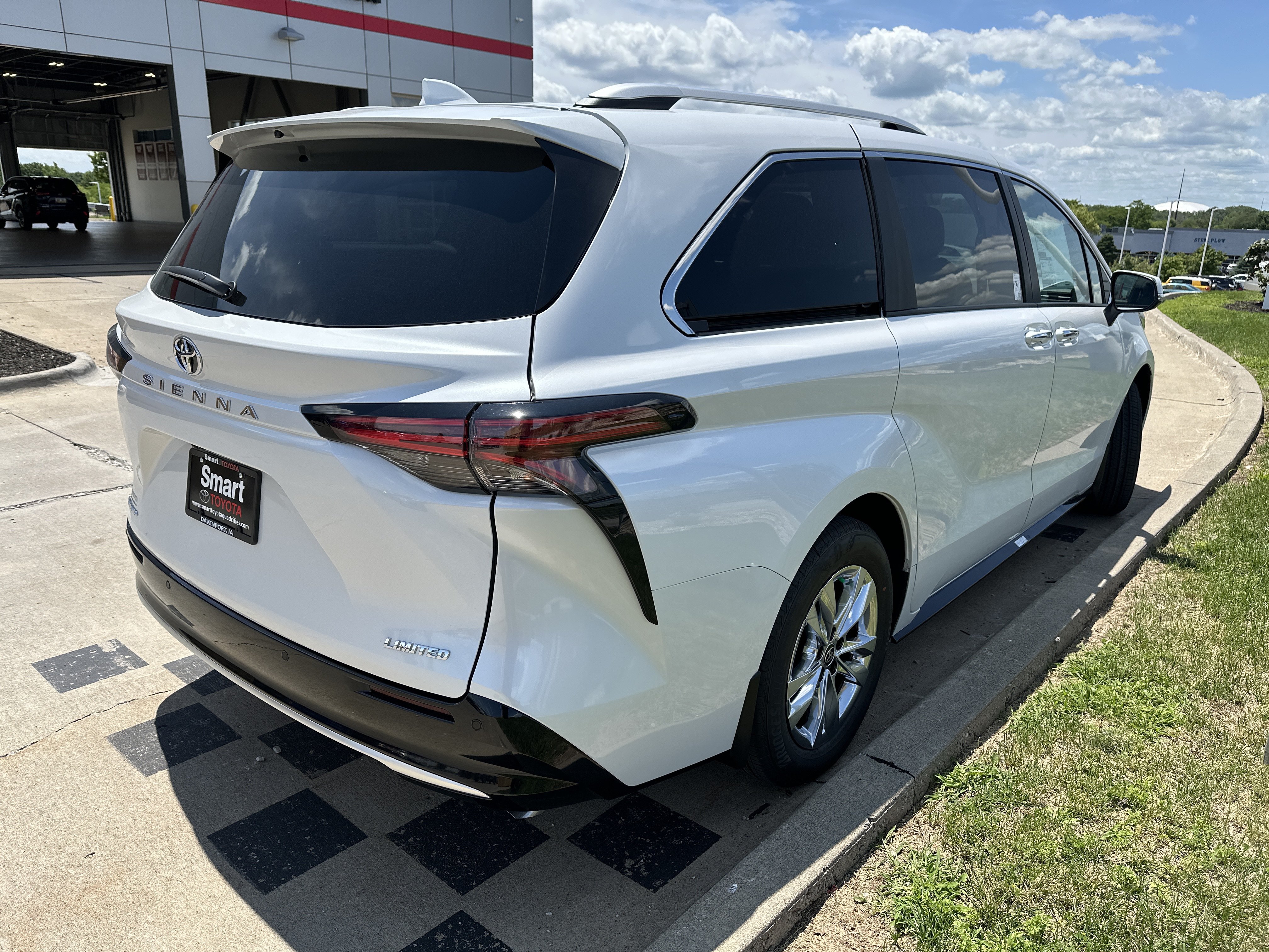 New 2026 Toyota Sienna Limited AWD/4WD image 6