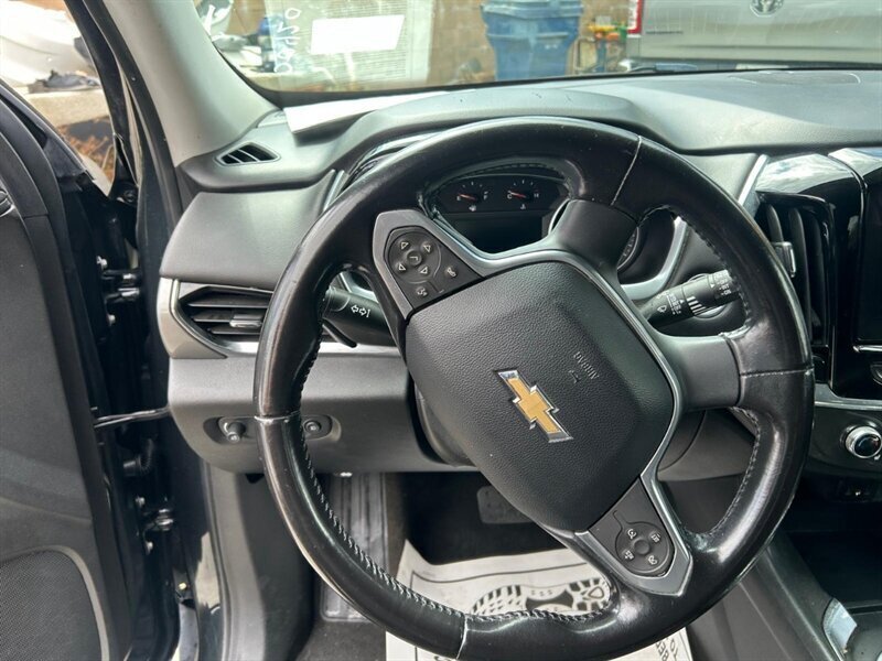Used 2020 Chevrolet Traverse LT FWD image 36