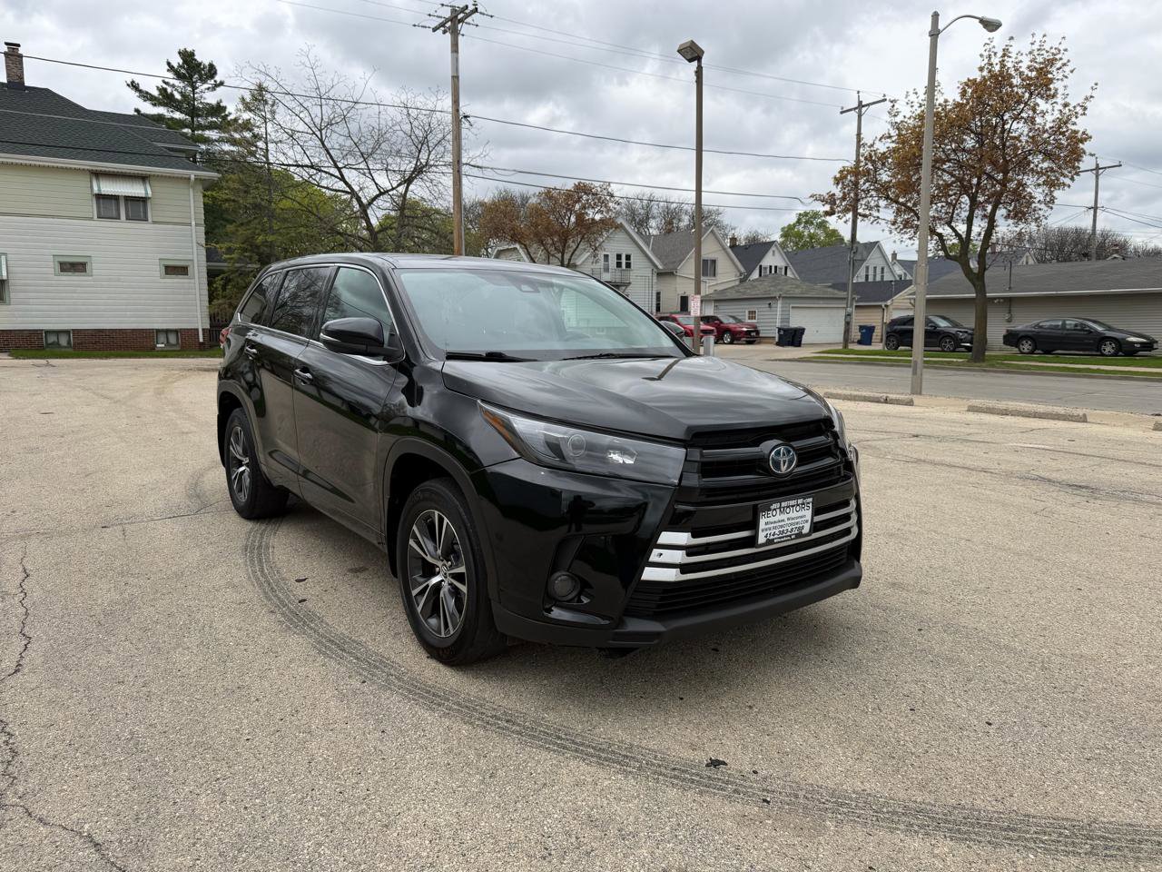 Used 2017 Toyota Highlander Plus AWD/4WD image 1