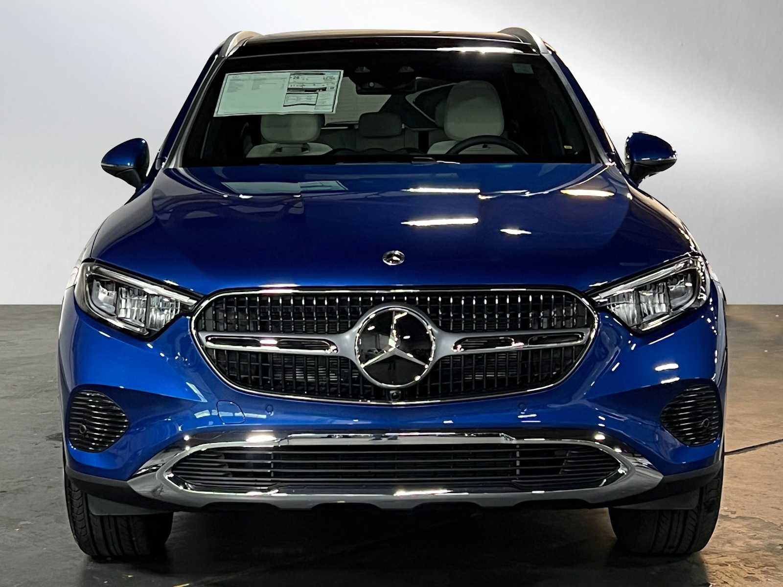 Used 2025 Mercedes-Benz GLC 300 4MATIC image 8