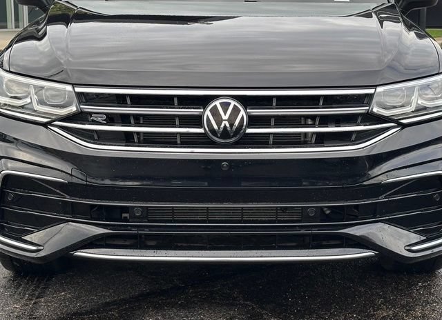 Used 2023 Volkswagen Tiguan SEL R-Line AWD/4WD image 4