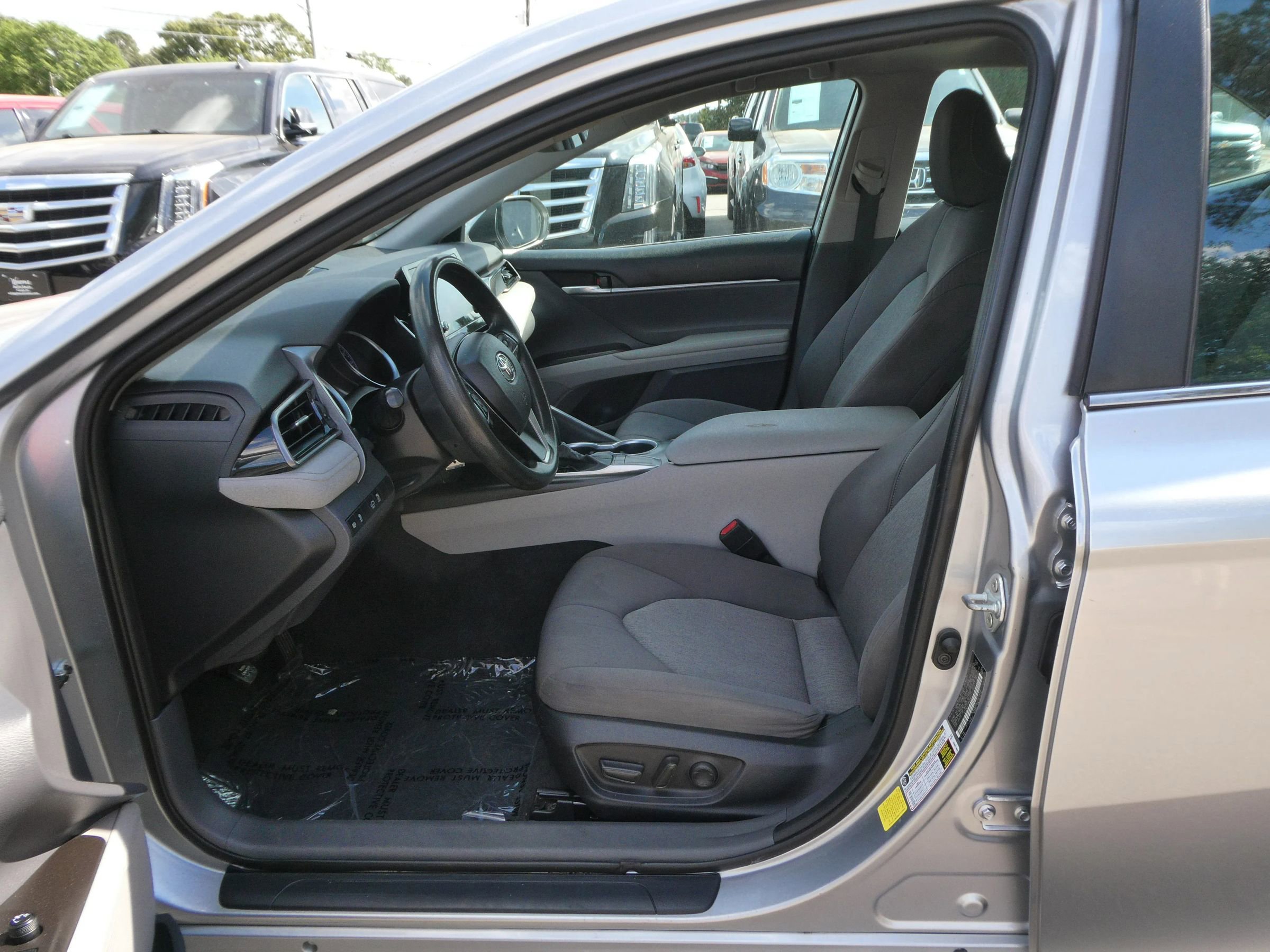 Used 2022 Toyota Camry LE FWD image 12