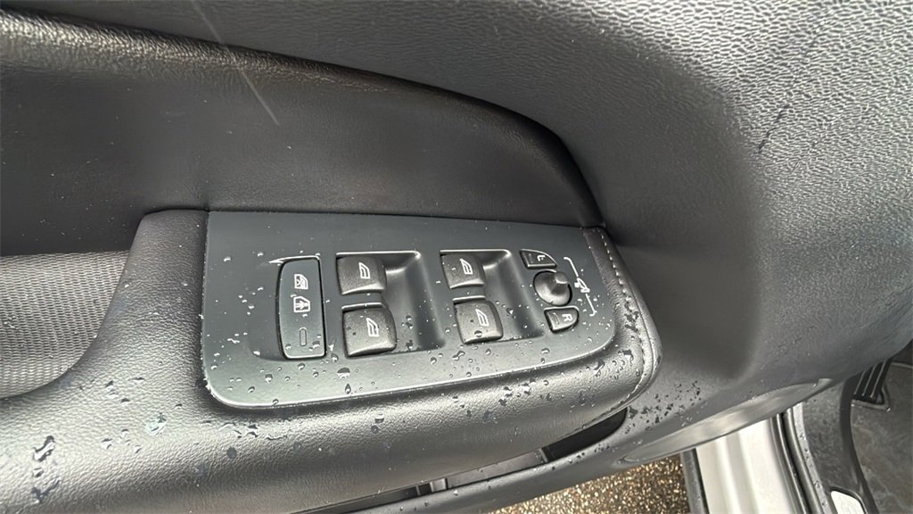 Certified 2025 Volvo XC60 B5 Plus image 15