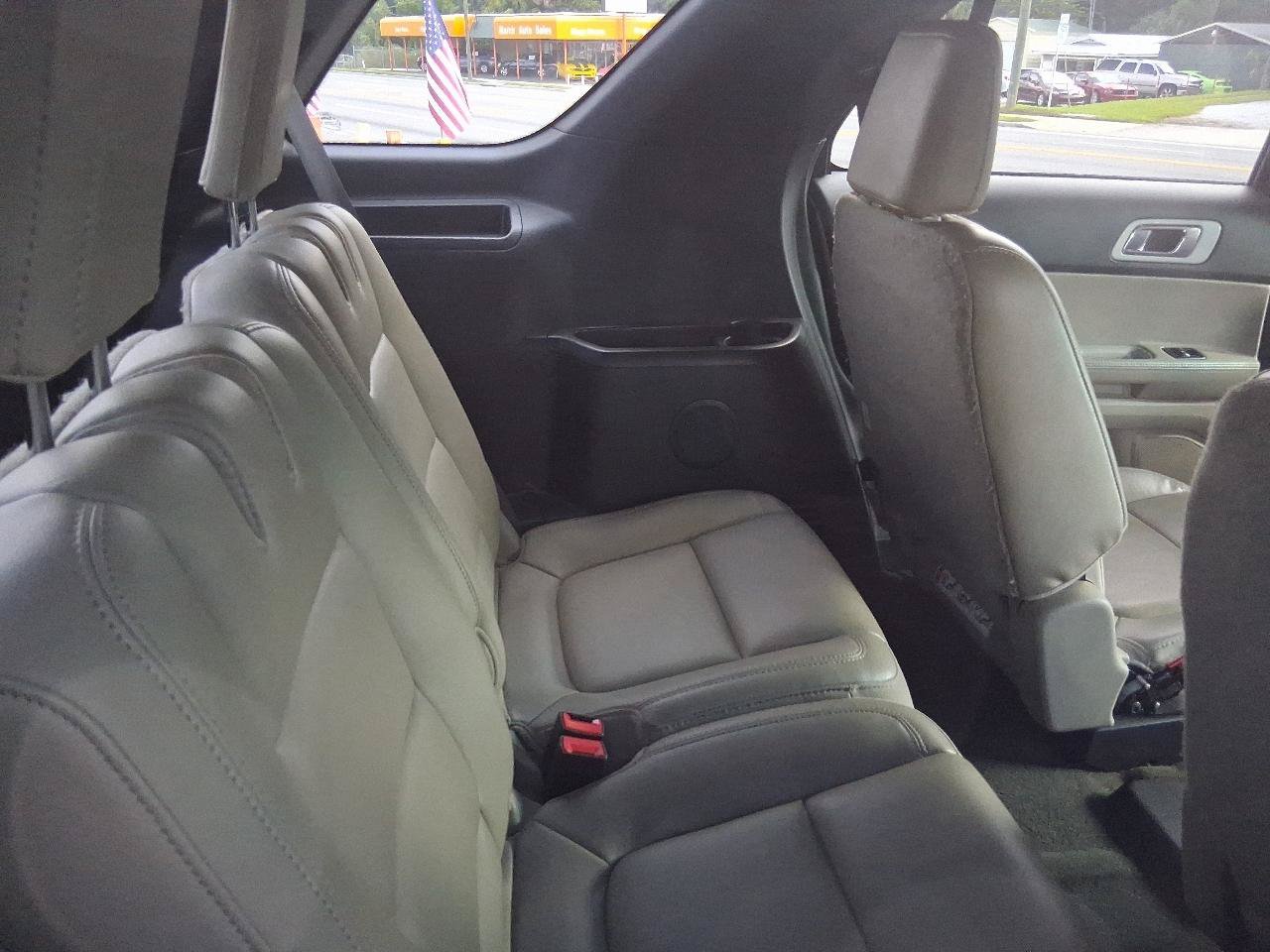 Used 2014 Ford Explorer XLT w/ Equipment Group 202A FWD image 12