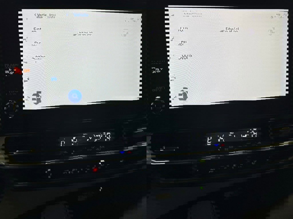 Used 2025 Toyota Sienna XSE image 34