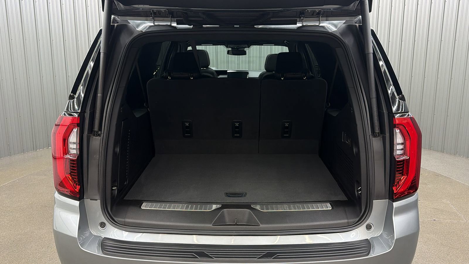 Used 2025 GMC Yukon XL Denali w/ Sun & Power Step Package image 13