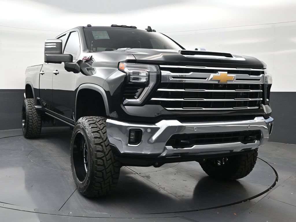 Used 2024 Chevrolet Silverado 2500 LTZ w/ LTZ Plus Package AWD/4WD image 7