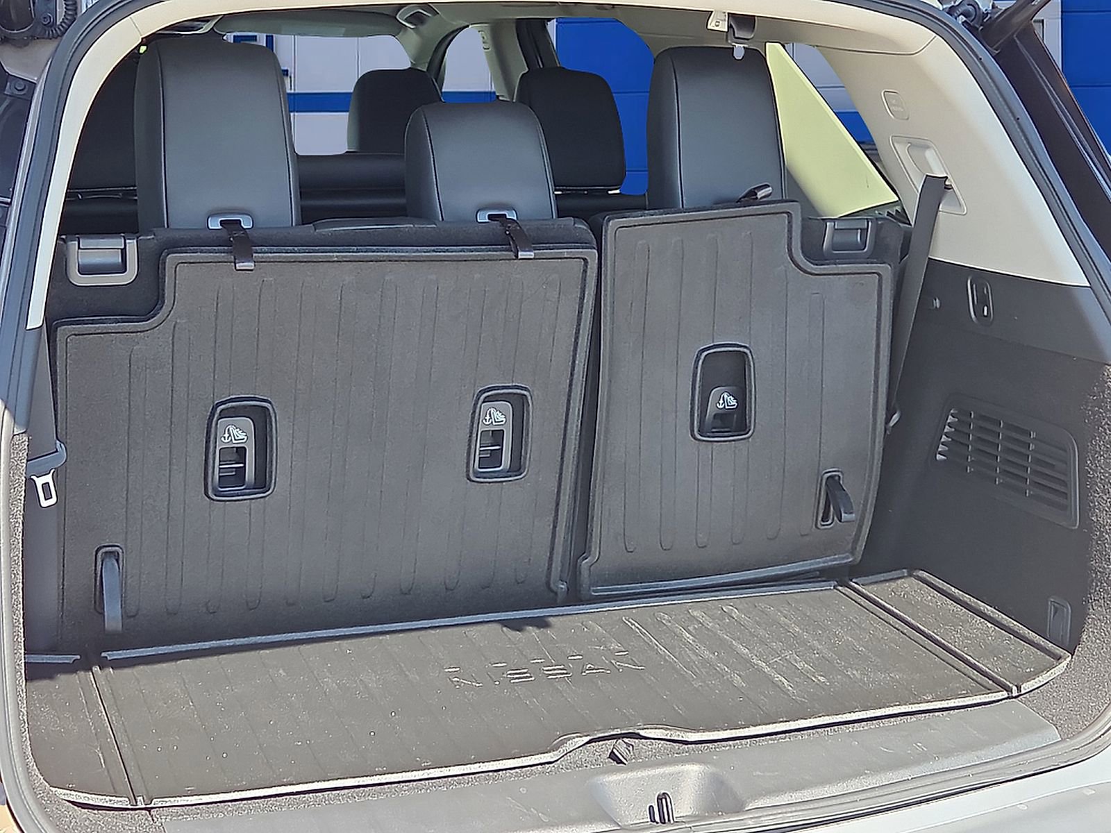 Used 2024 Nissan Pathfinder Platinum w/ Cargo Package FWD image 8