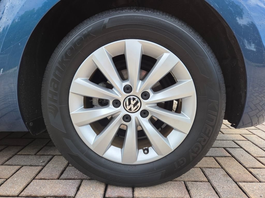 Used 2019 Volkswagen Beetle 2.0T S FWD image 19