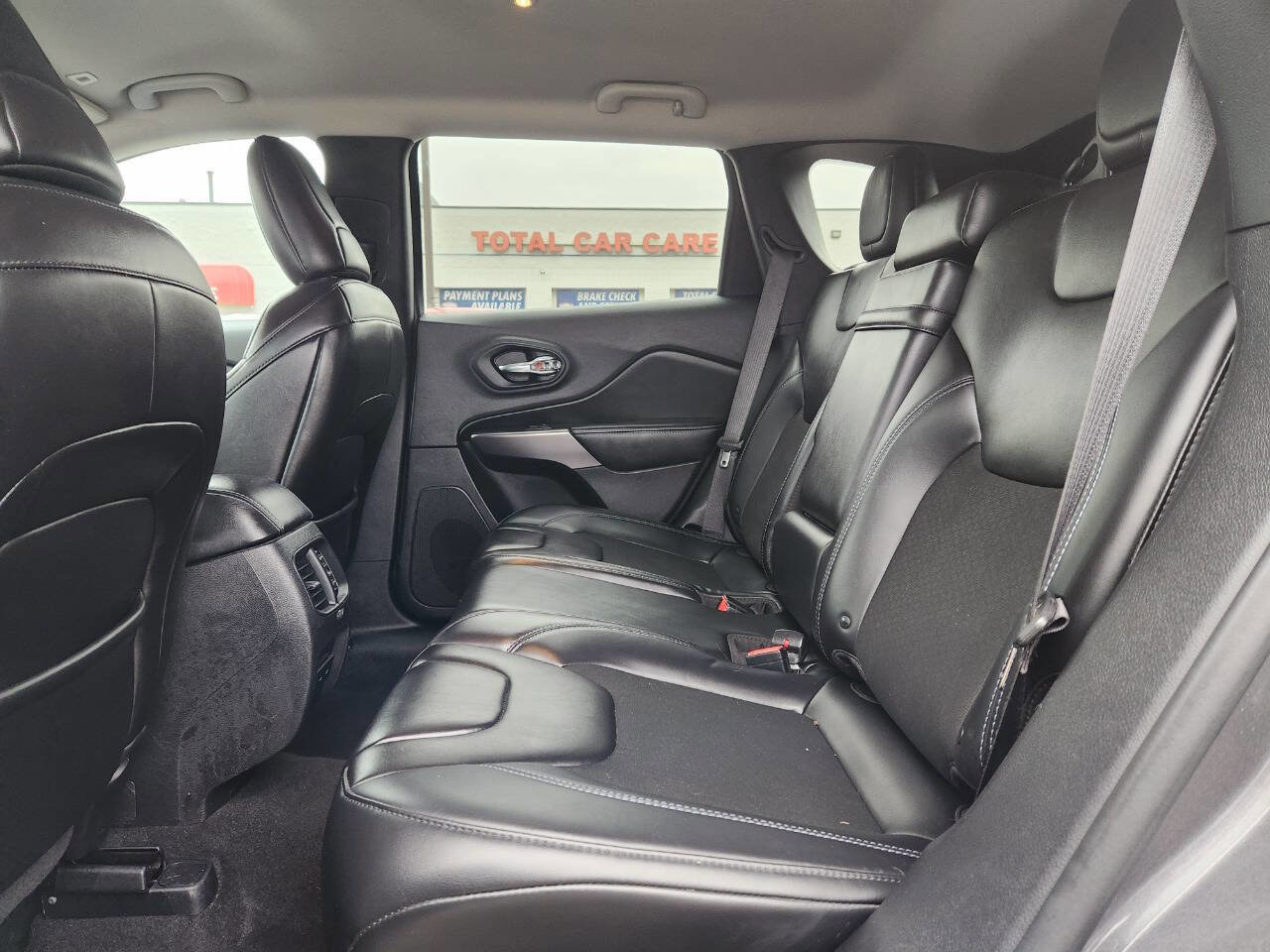 Used 2019 Jeep Cherokee Latitude Plus image 13