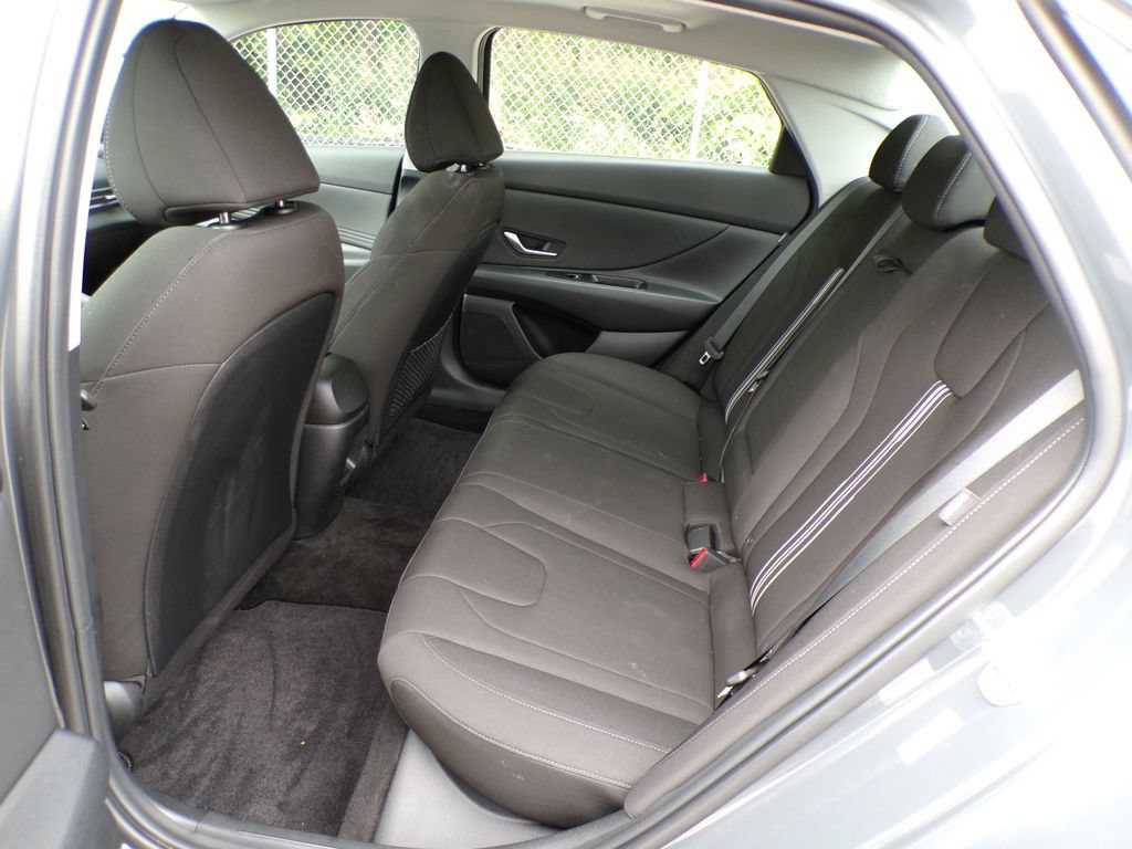 Certified 2025 Hyundai Elantra SEL FWD image 16