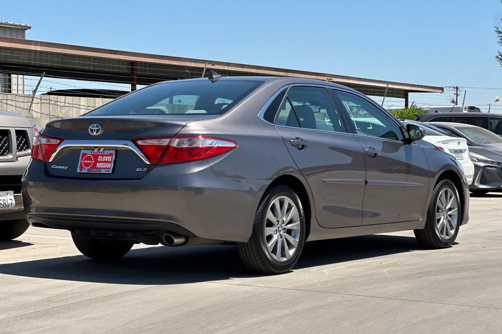 Used 2017 Toyota Camry XLE FWD image 3