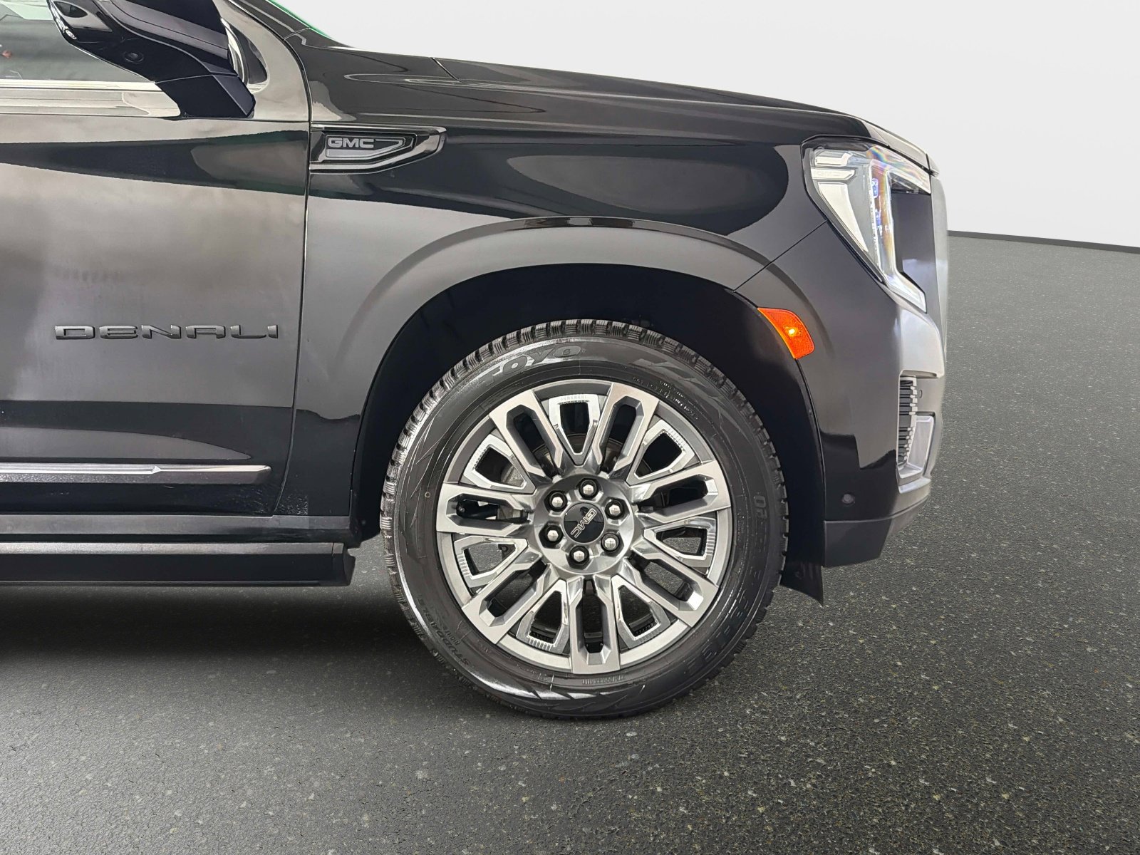 Used 2024 GMC Yukon XL Denali Ultimate AWD/4WD image 22