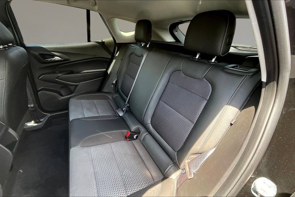 Used 2025 Chevrolet Trax LT FWD image 18