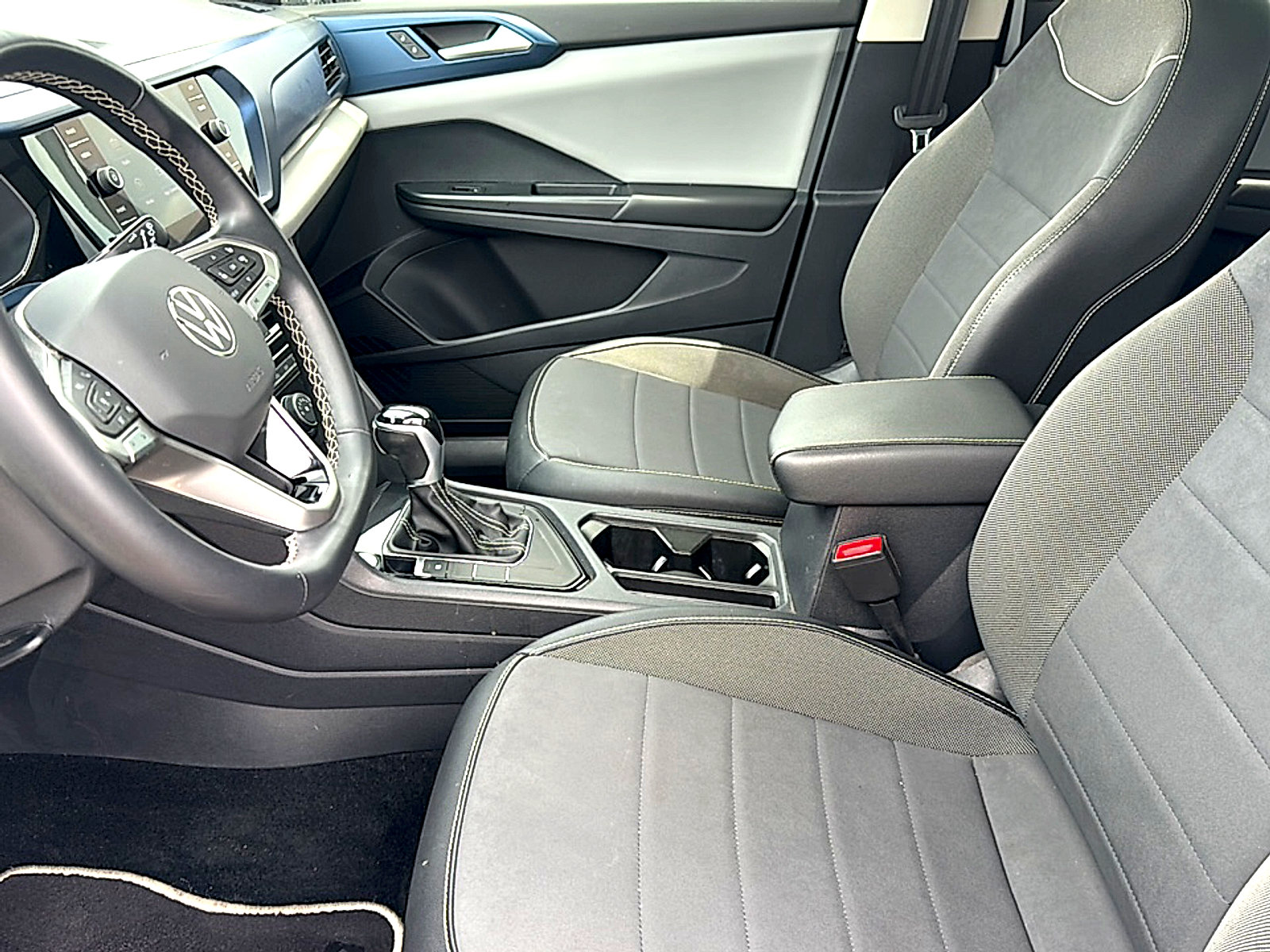 Used 2023 Volkswagen Taos SE w/ Panoramic Sunroof Package FWD image 13