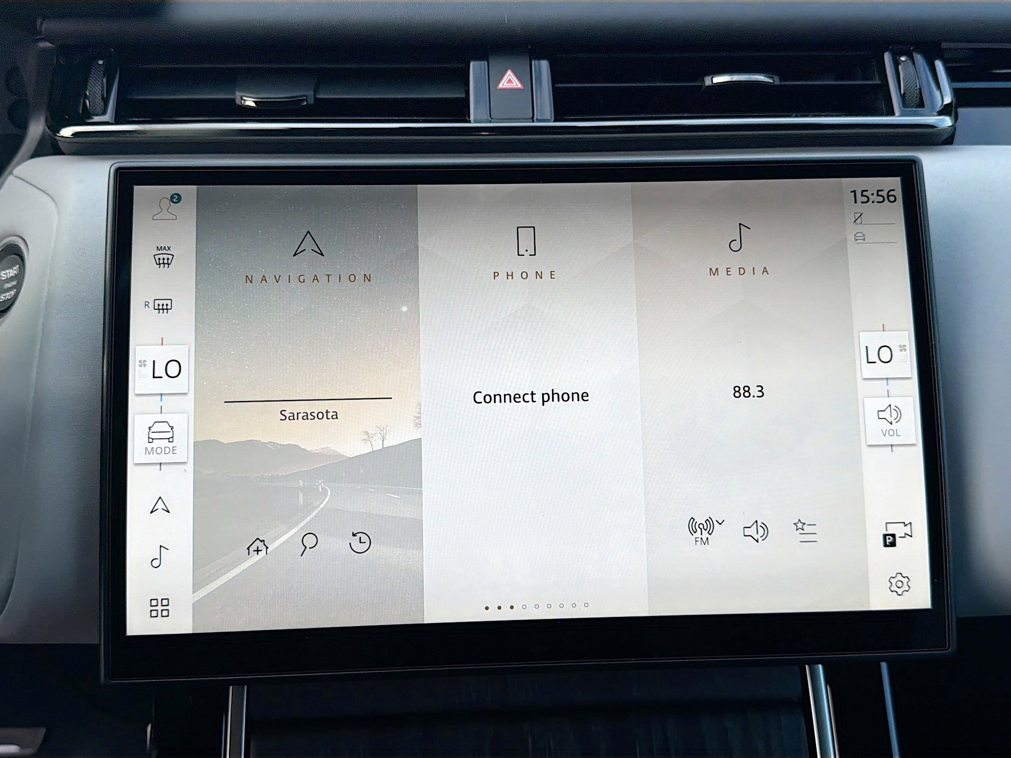 New 2026 Land Rover Range Rover Velar Dynamic SE image 32