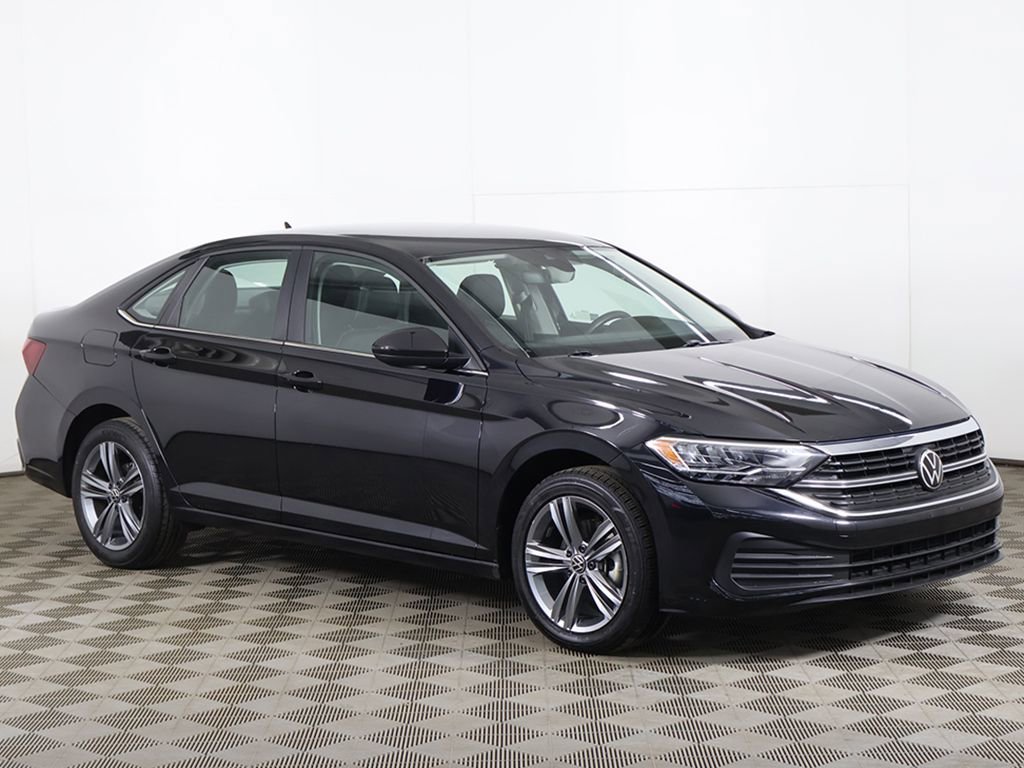 Used 2024 Volkswagen Jetta SE image 2