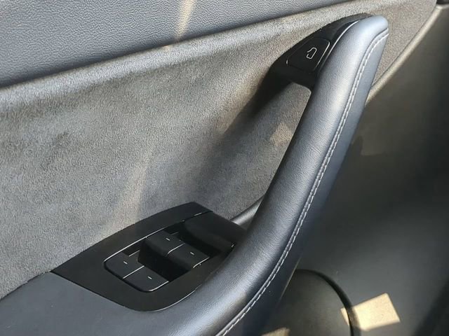 Used 2020 Tesla Model Y Long Range image 28