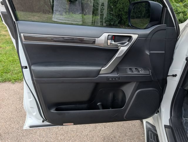 Used 2023 Lexus GX 460 Luxury w/ Sport Design Package AWD/4WD image 34