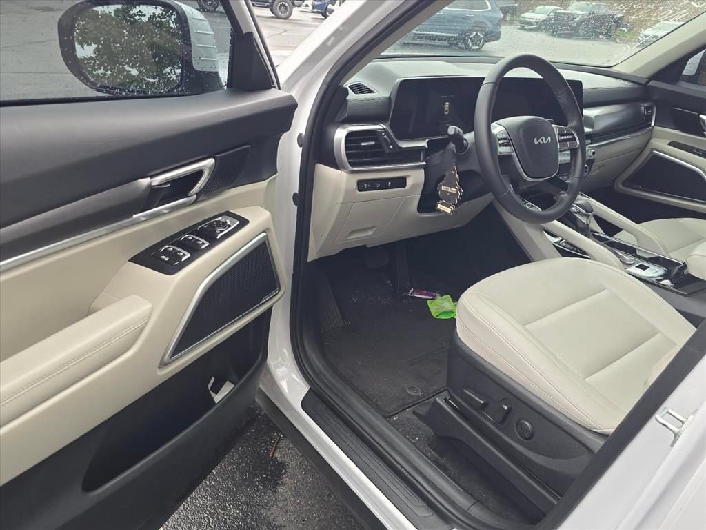 Certified 2023 Kia Telluride S w/ S Sunroof Package FWD image 8