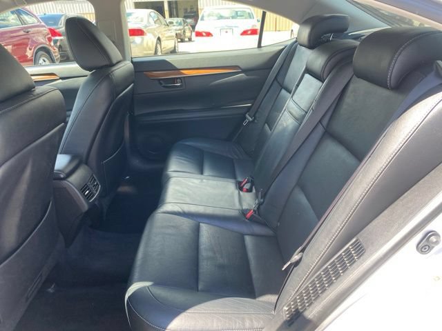 Used 2013 Lexus ES 300h w/ Luxury Pkg FWD image 18
