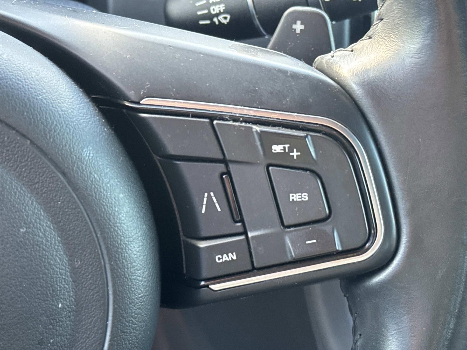 Used 2020 Jaguar F-PACE Premium image 24