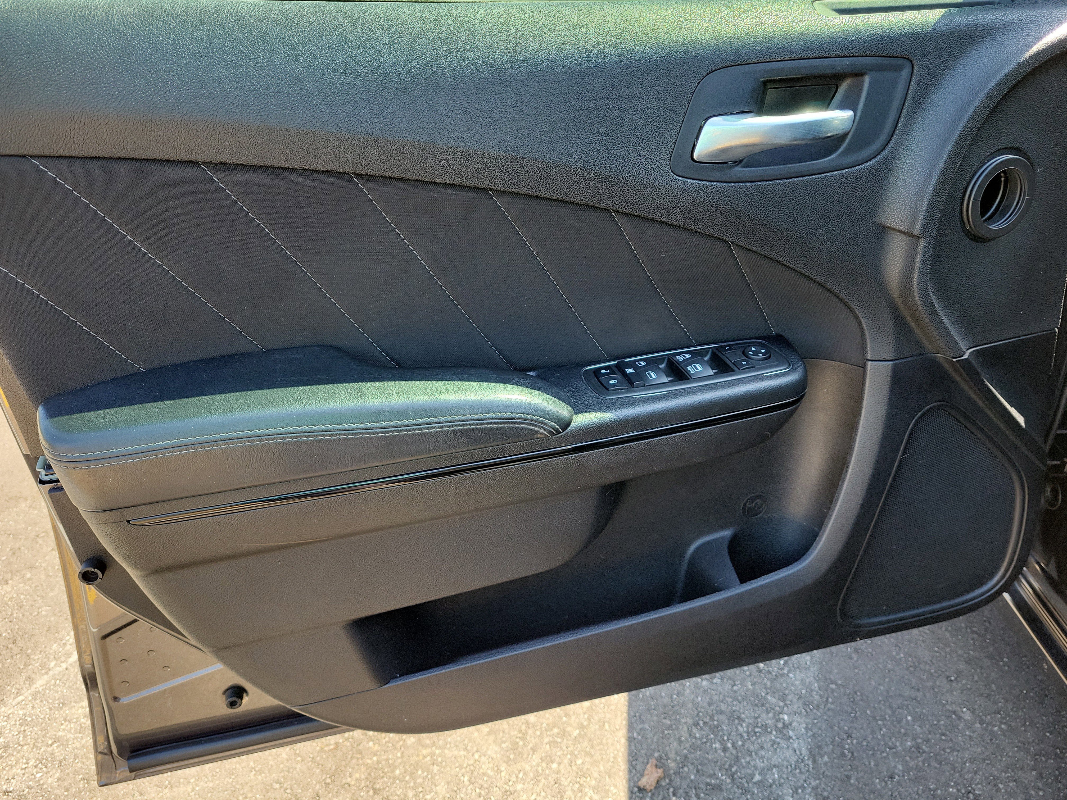 Used 2022 Dodge Charger SXT w/ Blacktop Package image 10