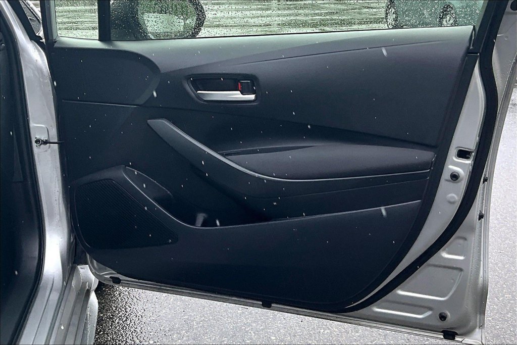 Used 2021 Toyota Corolla LE w/ Carpet Mat Package (TMS) FWD image 12